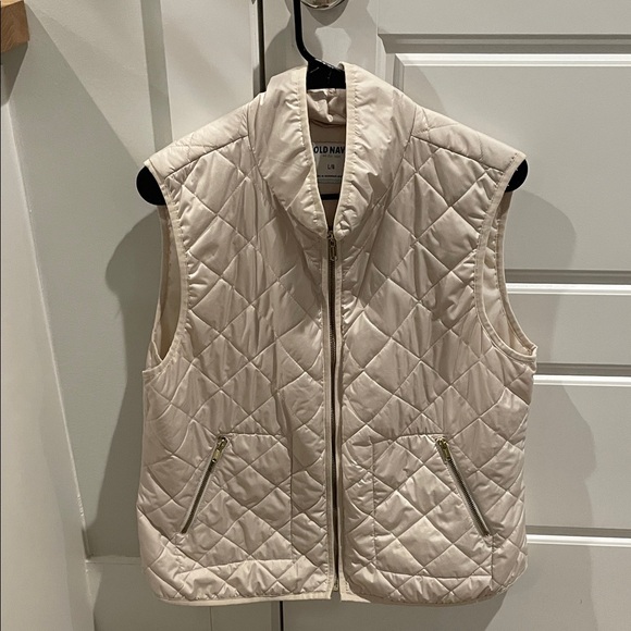 Old Navy Quilted Vests in Blue, Red/Blk buffalo plaid and Cream. All sz large - Picture 6 of 7